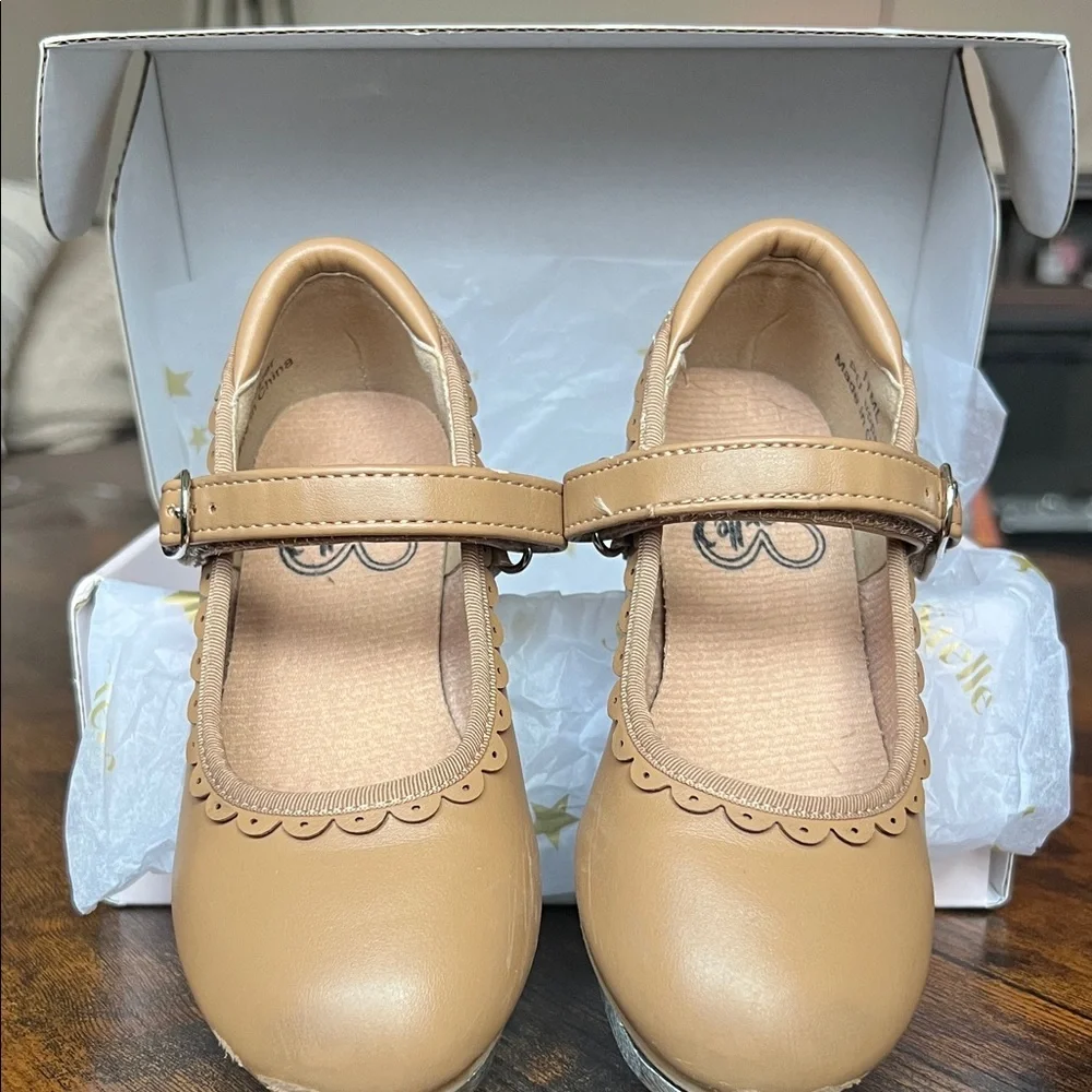Tap Dance Shoes for Girls' Tan Mary Jane Style with Scalloped Edge
